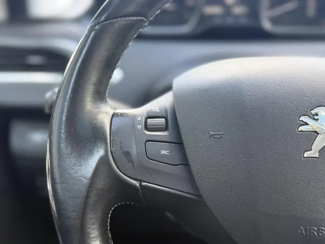 Peugeot 2008 1.2 PureTech Allure 2018 Benzine 19