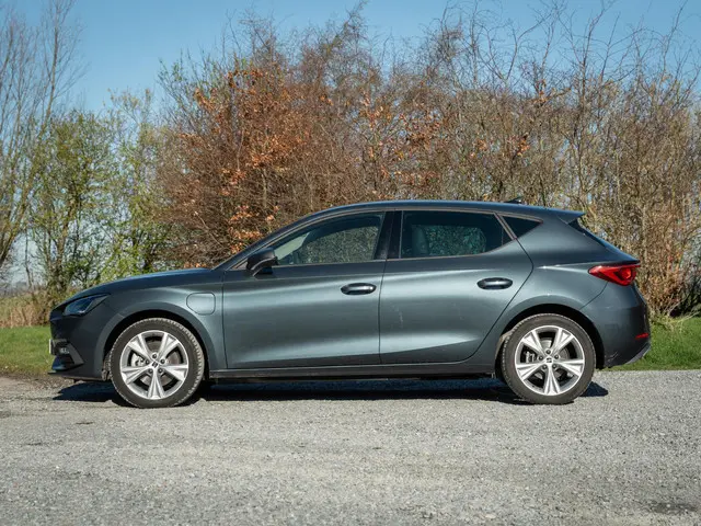 SEAT Leon 1.4 TSI eHybrid PHEV FR 2022 Hybride Benzine 4