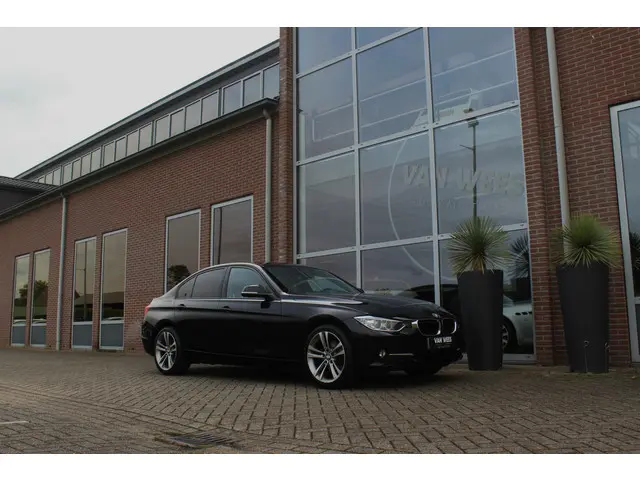 BMW 3 Serie 316i Executive 2013 Benzine 41