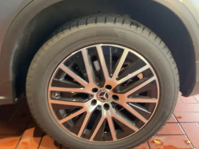 Mercedes-Benz GLC 300e 4MATIC 2021 Hybride Benzine 4