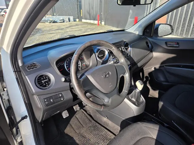 Hyundai i10 1.0i i-Motion Comfort Plus 2019 Benzine 14