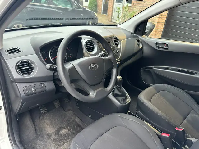 Hyundai i10 1.0i i-Motion 2017 Benzine 8