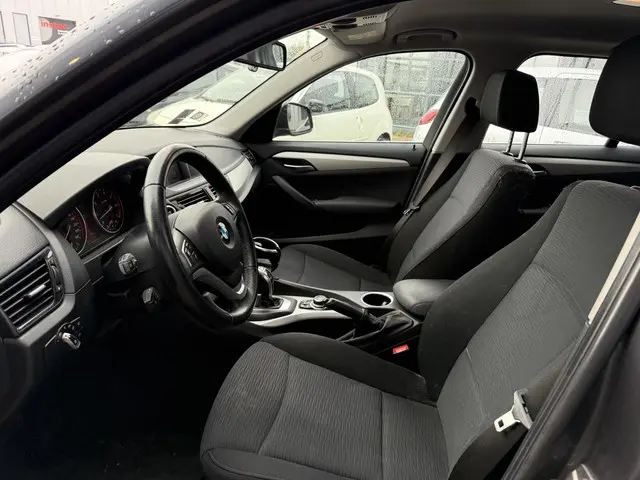 BMW X1 sDrive20i Executive 2015 Benzine 11