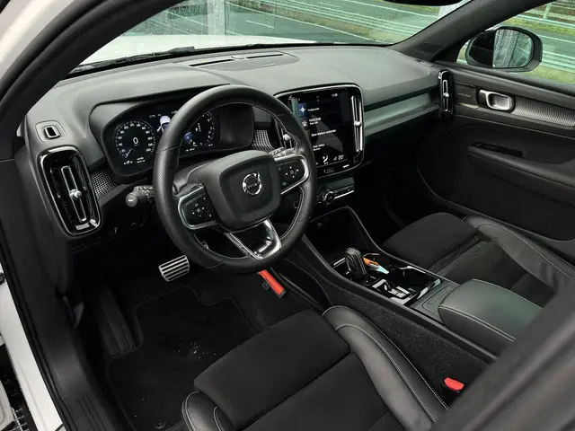 Volvo XC40 1.5 T2 R-Design 2022 Benzine 11