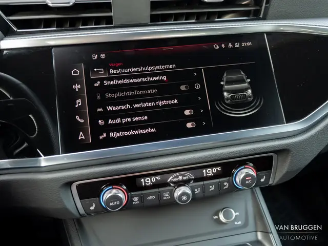 Audi Q3 45 TFSI e S-Line 2022 Hybride Benzine 34