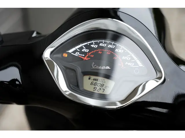Vespa GTS 300 HPE 2022 Benzine 8