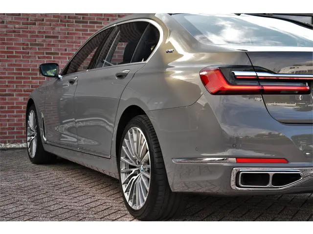 BMW 7 Serie M760Li xDrive 2019 Benzine 36