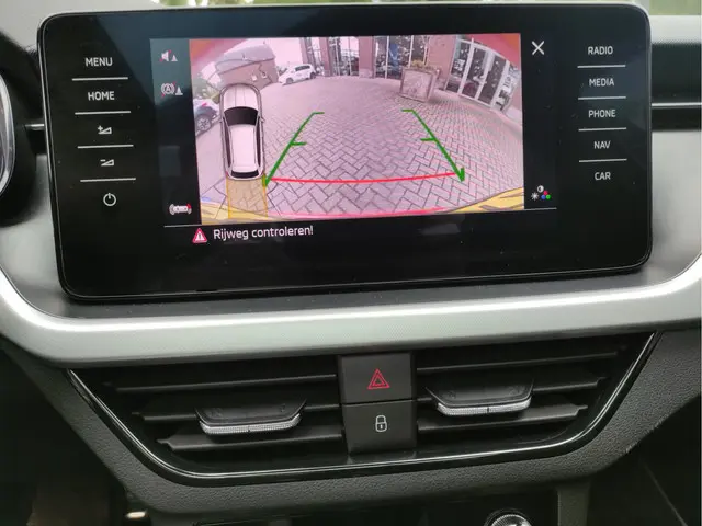 Škoda Kamiq 1.0 TSI DSG Sport Business 2021 Benzine 23