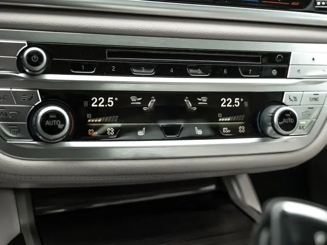 BMW 7 Serie 740i High Executive 2017 Benzine 22