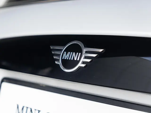 MINI 3-Deurs Cooper 2021 Benzine 19