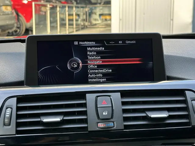 BMW 4 Serie Cabrio 428i High Executive 2014 Benzine 18
