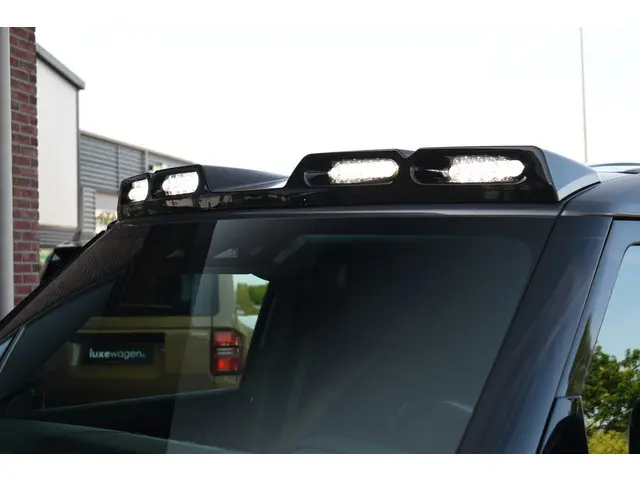 Land Rover Defender 110 D300 SE 2021 Diesel 12