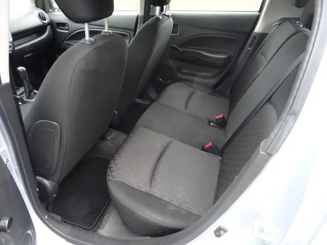 Mitsubishi Space Star 1.0 Cool+ 2021 Benzine 10