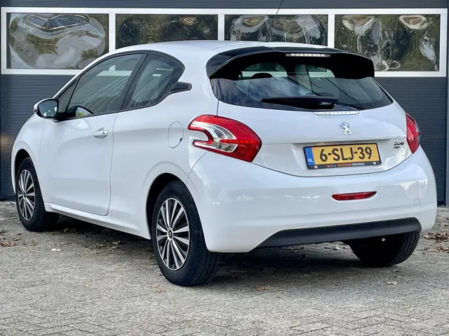 Peugeot 208 1.4 e-HDi Active 2013 Diesel 4