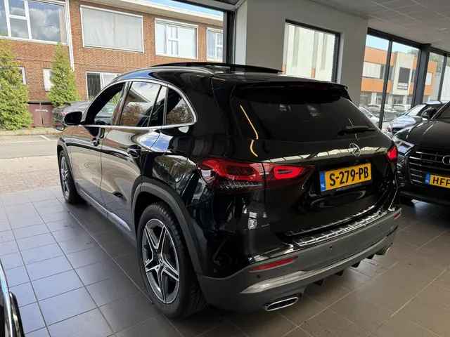 Mercedes-Benz GLA 250 4MATIC AMG Line 2021 Benzine 11