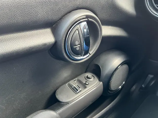 MINI Cooper Mini 1.5 Business 2015 Benzine 17