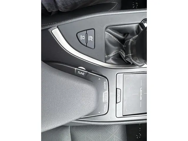 Lexus UX 250h 2022 Hybride Benzine 16