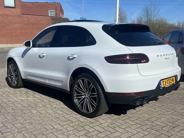 Porsche Macan 3