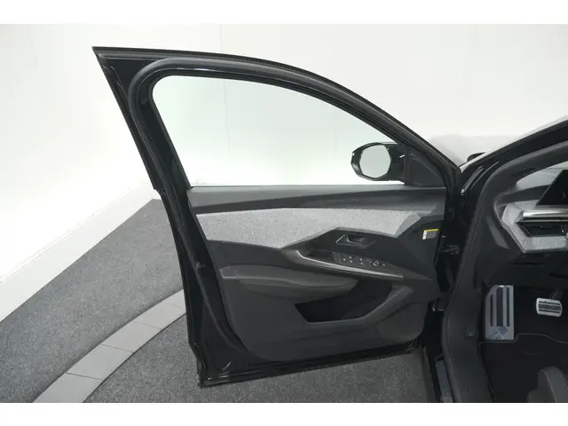 Peugeot 3008 Hybrid 145 e-DCS6 GT 2025 Hybride Benzine 70