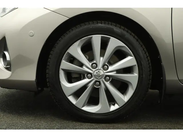 Toyota Auris 1.8 Hybrid Executive 2013 Hybride Benzine 38