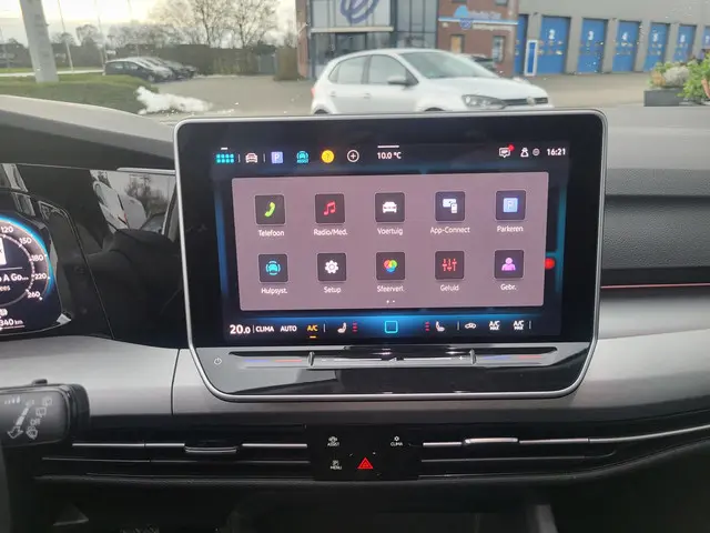 Volkswagen Golf 1.5 TSI Oranje Edition 2025 Benzine 17