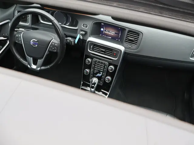 Volvo V60 Cross Country 2.0 T5 Polar+ 2018 Benzine 28