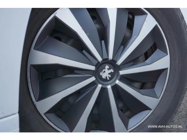 Peugeot 208 1.2 PureTech Blue Lion 2017 Benzine 9