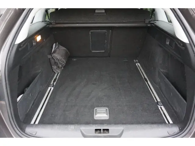 Peugeot 308 SW 1.2 130pk panoramadak NAP 2014 Benzine 17