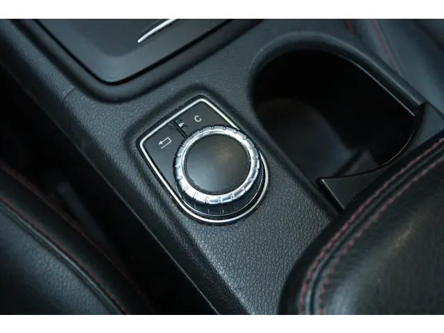 Mercedes-Benz CLA 250 PRESTIGE AMG 2013 Benzine 28