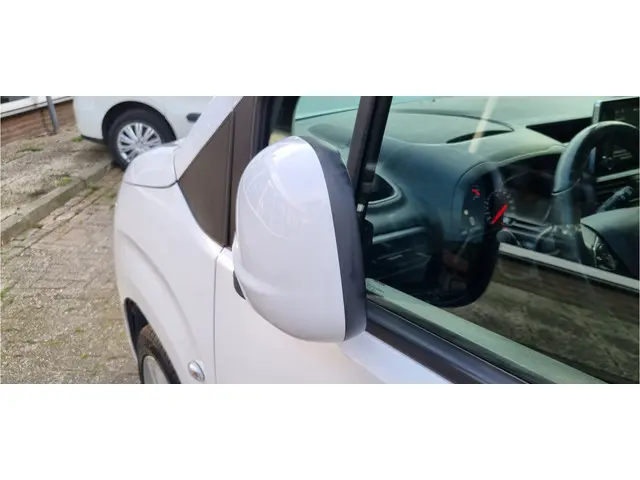 Opel Combo Tour 1.2 Turbo L2H1 Edition 7p. 2020 Benzine 29