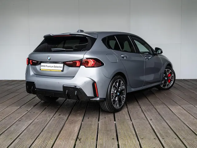 BMW 1 Serie 120 5-deurs 2024 Benzine 2