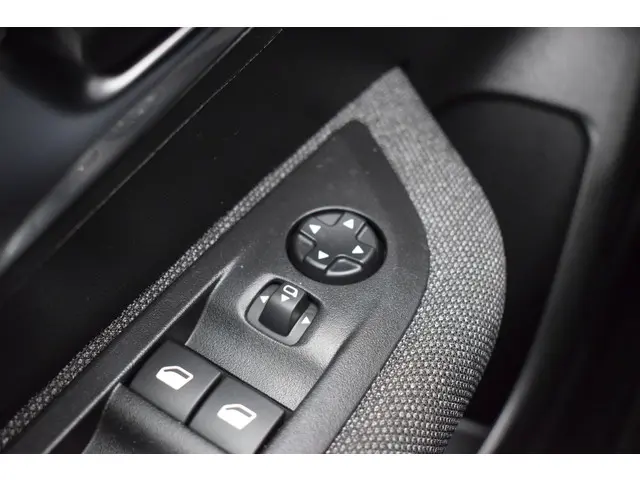 Peugeot 208 1.2 PureTech Style 2023 Benzine 27