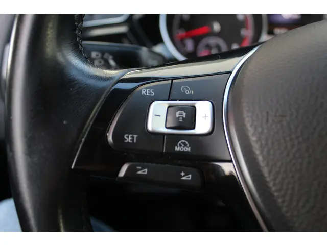 Volkswagen Touran 1.2 TSI Highline 7p 2016 Benzine 9