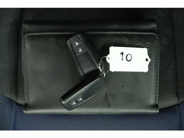 Toyota C-HR 1.8 Hybrid Bi-Tone 2017 Hybride Benzine 11