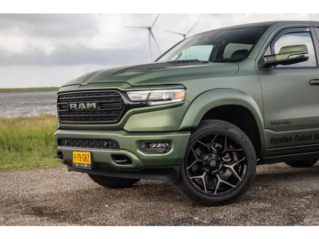 Dodge Ram 1500 5.7 V8 4x4 Crew Cab Limited 2024 Benzine 61