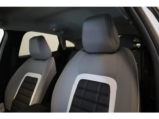 Citroën C4 Hybrid 136 Max 2025 Hybride Benzine 37