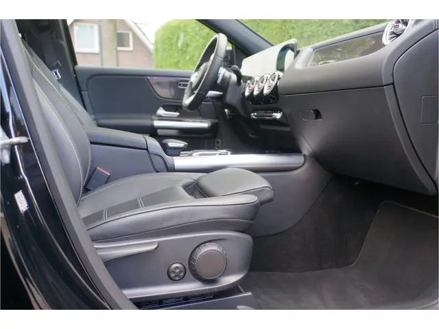 Mercedes-Benz GLA GLA 250 4M AMG Line 2020 Benzine 16