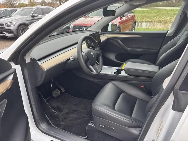 Tesla Model Y Long Range AWD 75 kWh 2022 Elektrisch 10