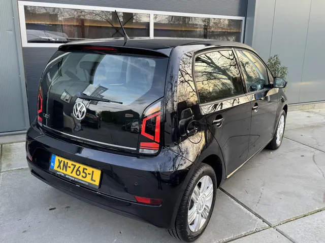 Volkswagen up! 1.0 MPI 60 pk BMT high up! 2019 Benzine 25