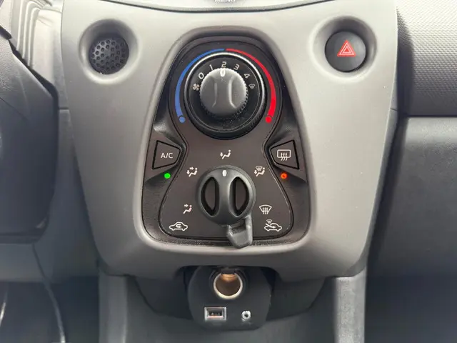 Peugeot 108 1.0 e-VTi Active 2021 Benzine 24