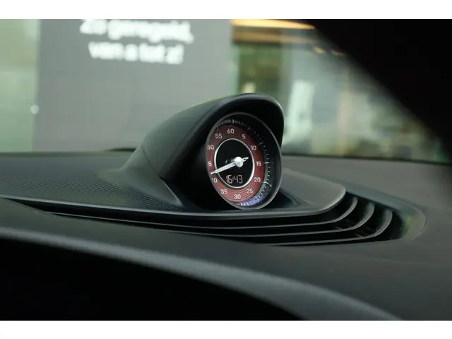 Porsche Taycan GTS 93 kWh 2023 Elektrisch 24