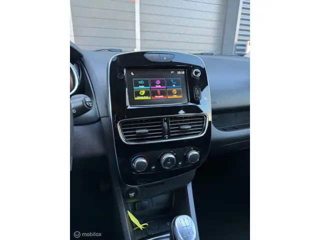 Renault Clio Estate 0.9 TCe Limited 2019 Benzine 13