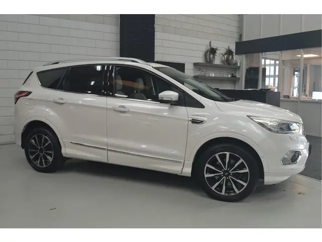 Ford Kuga 1.5 EcoBoost Vignale 2018 Benzine 3