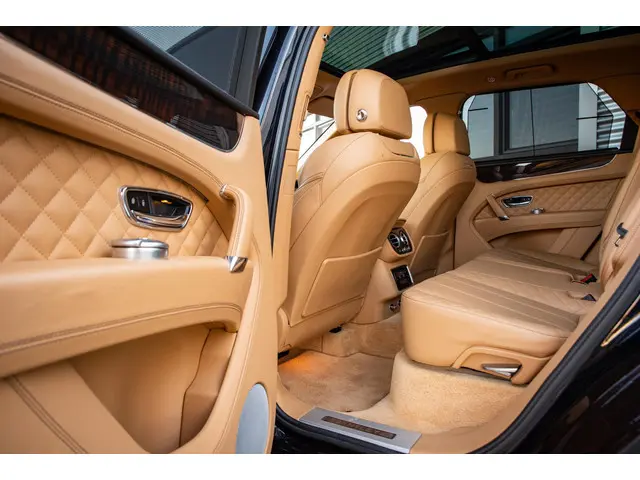 Bentley Bentayga 6.0 W12 black on black 2016 Benzine 13