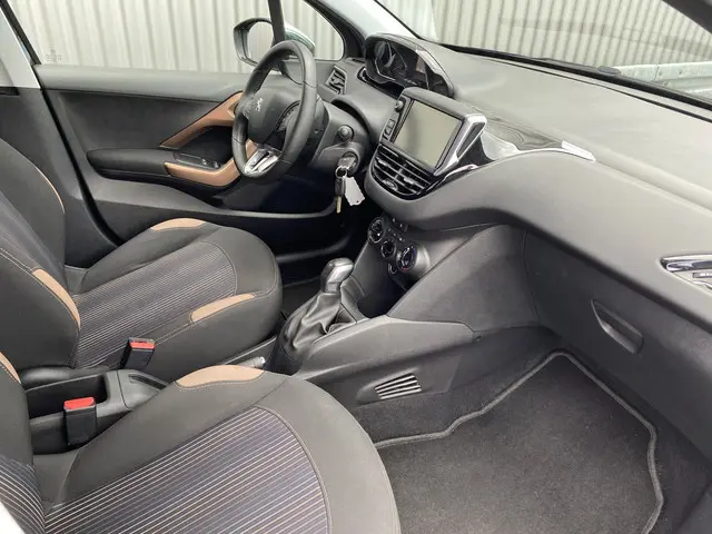 Peugeot 208 1.2 VTi Urban Soul 2013 Benzine 17