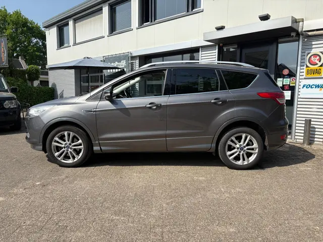Ford Kuga 1.6 Titanium Plus 4WD 2014 Benzine 9