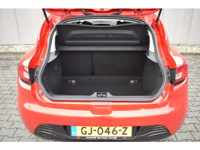 Renault Clio 0.9 TCE Expression 2015 Benzine 24