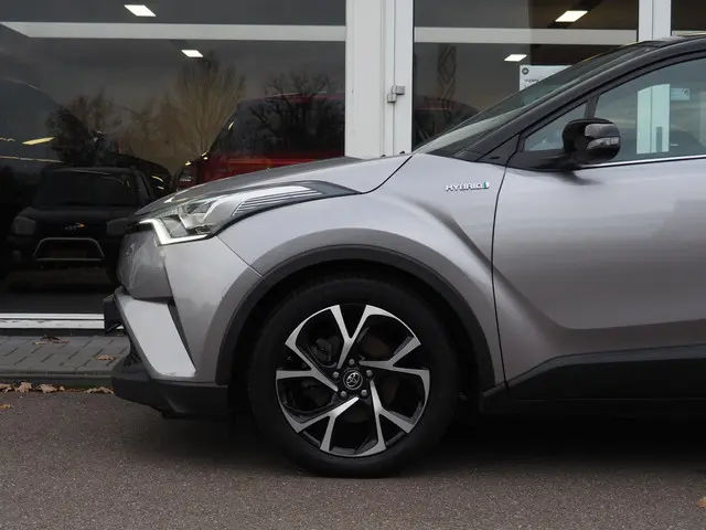 Toyota C-HR 1.8 Hybrid Executive 2018 Hybride Benzine 7