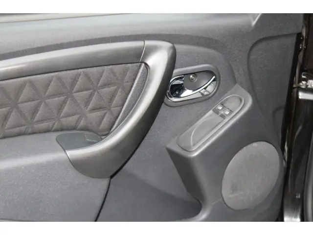 Dacia Duster 1.2 TCe 4x2 Lauréate 2014 Benzine 13