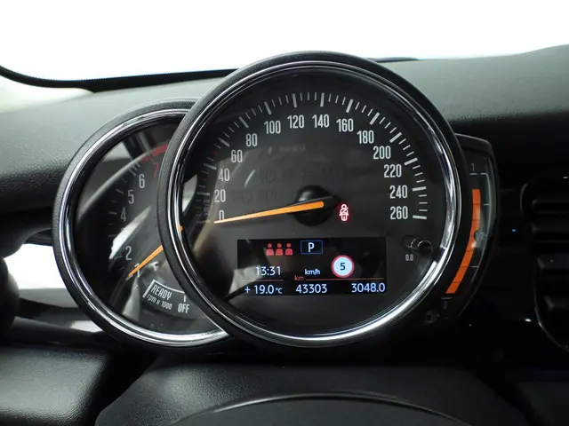 MINI 5-Deurs Cooper 2023 Benzine 12